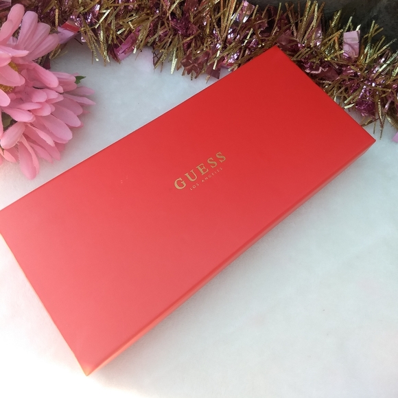 🌸 SOLD🌺Guess Pink Floral Joann Wallet + Charm - Picture 12 of 13